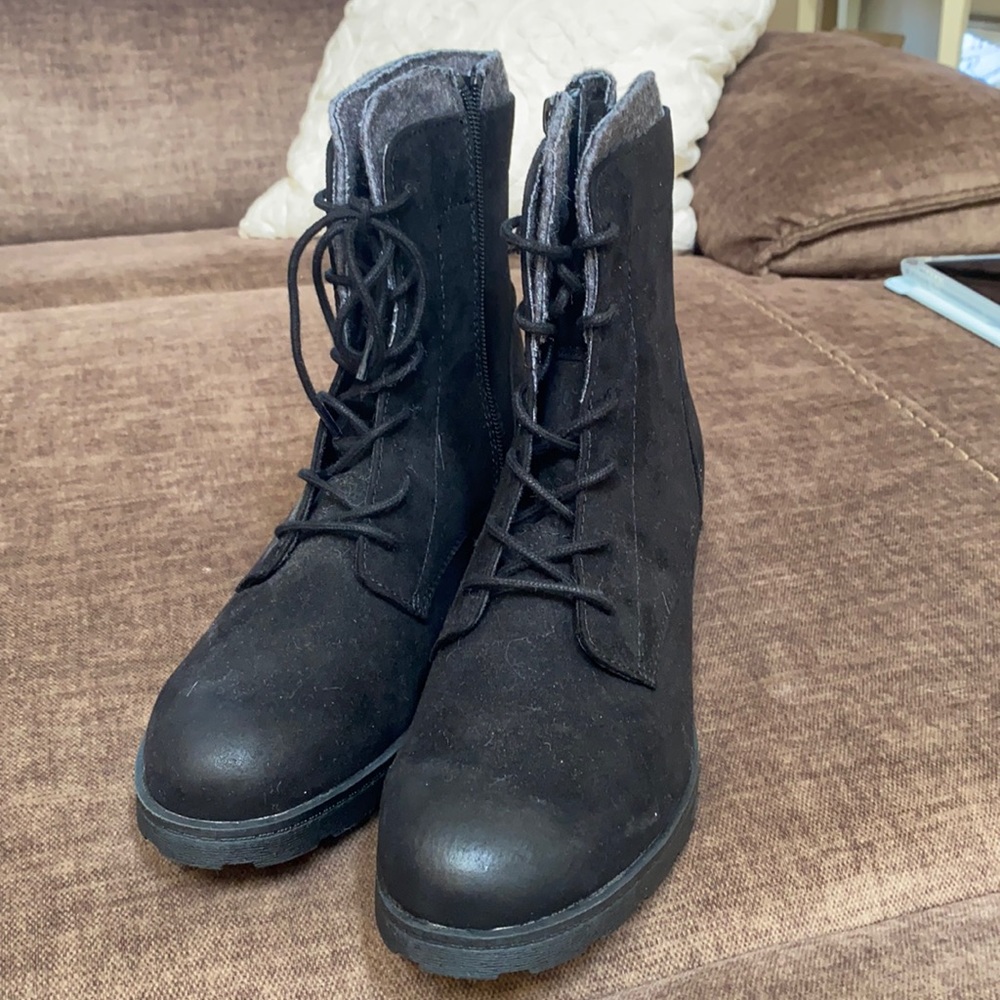 Universal Thread boots size 91/2 NEVER WORN